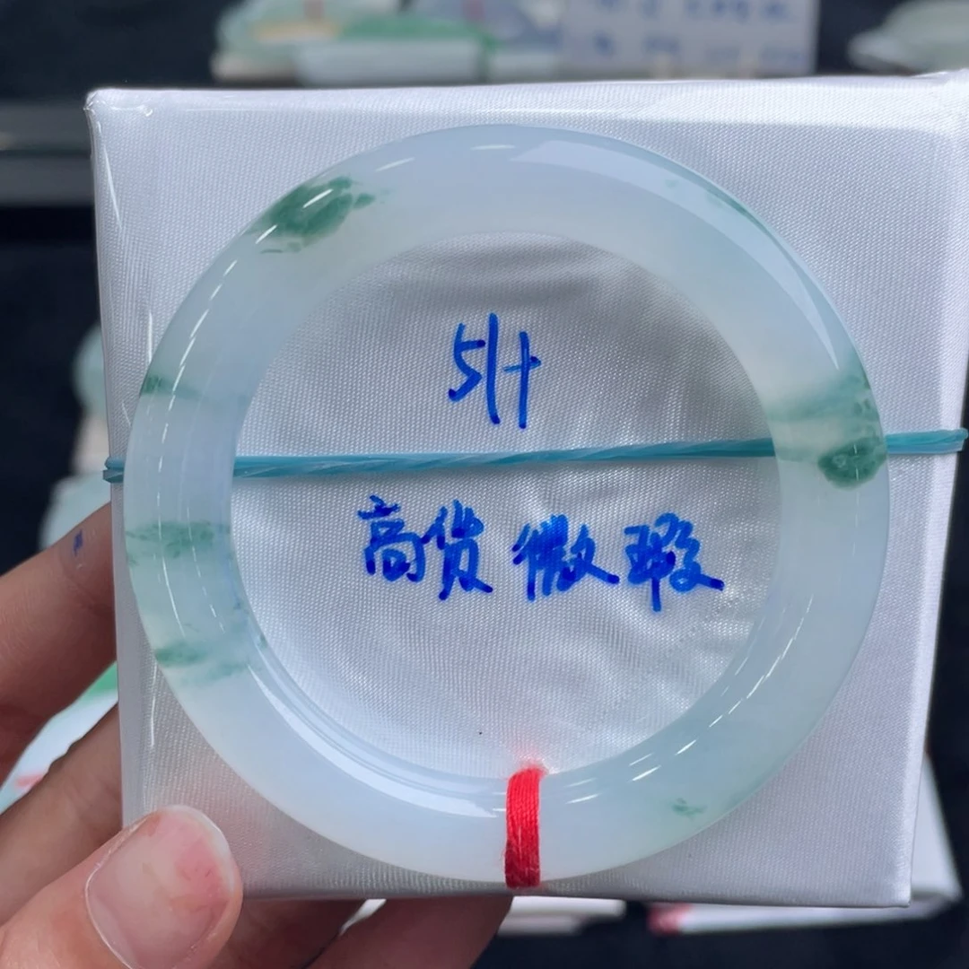 翡翠手镯未镶嵌翡翠手镯