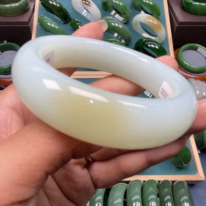 和田玉未镶嵌手镯