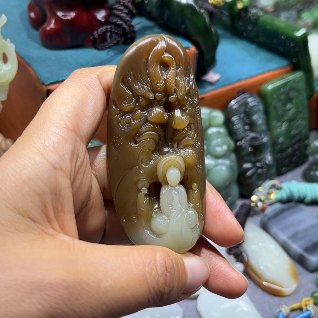 半***年和田玉未镶嵌颈饰