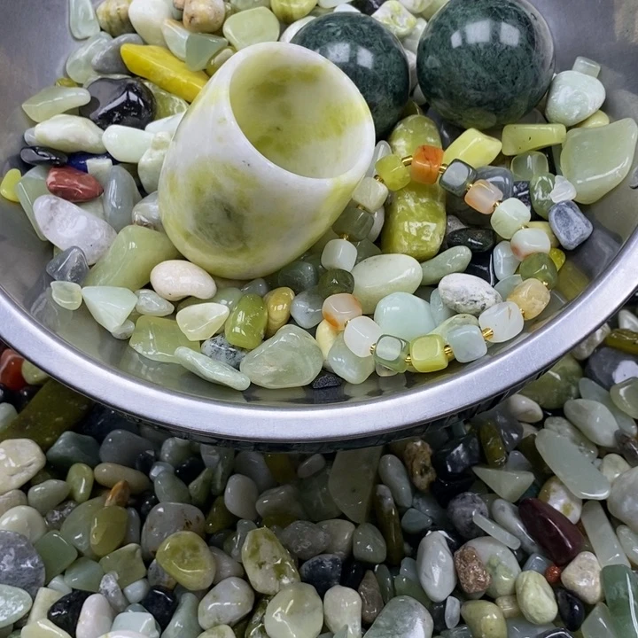 蛇纹石玉鱼缸石未镶嵌