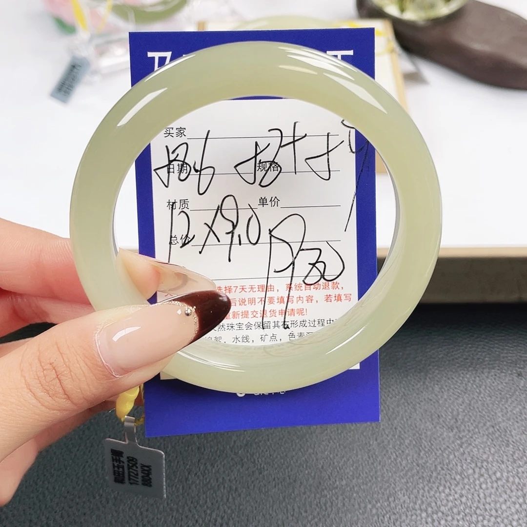 祉***奶和田玉未镶嵌手镯