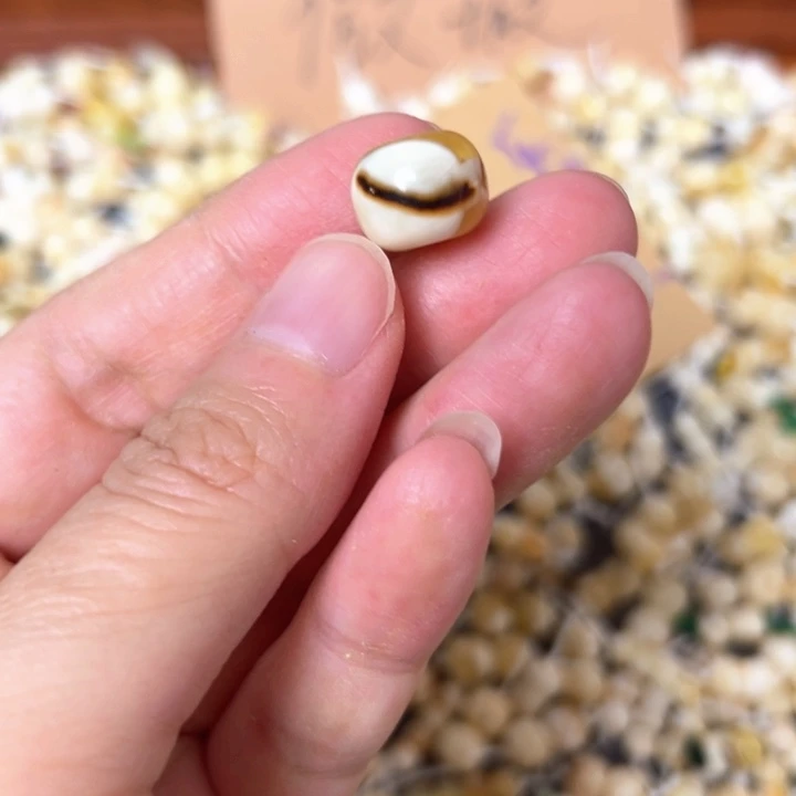 蜜蜡未镶嵌裸石12.7mm一个