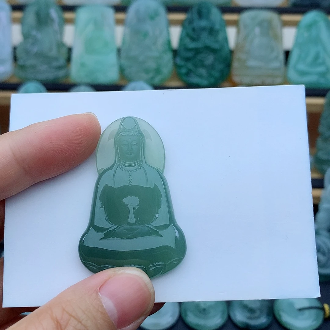 M***y翡翠未镶嵌颈饰观音