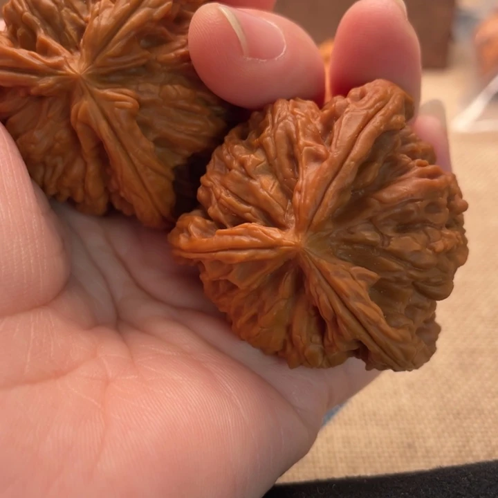 罗***刚核桃白狮子45核桃