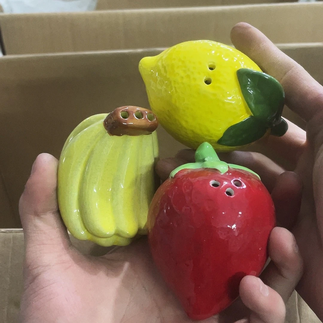 摆件   磕碰。