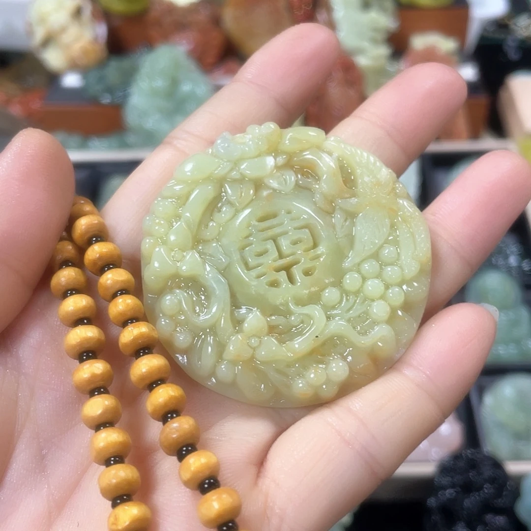 蛇纹石玉颈饰未镶嵌