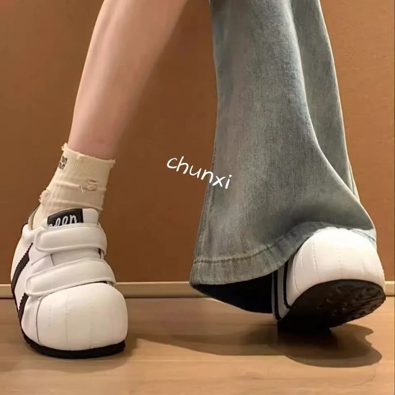 厚底贝壳头配裙子小白鞋女2025新款巨好看百搭增高配阔腿裤休闲鞋