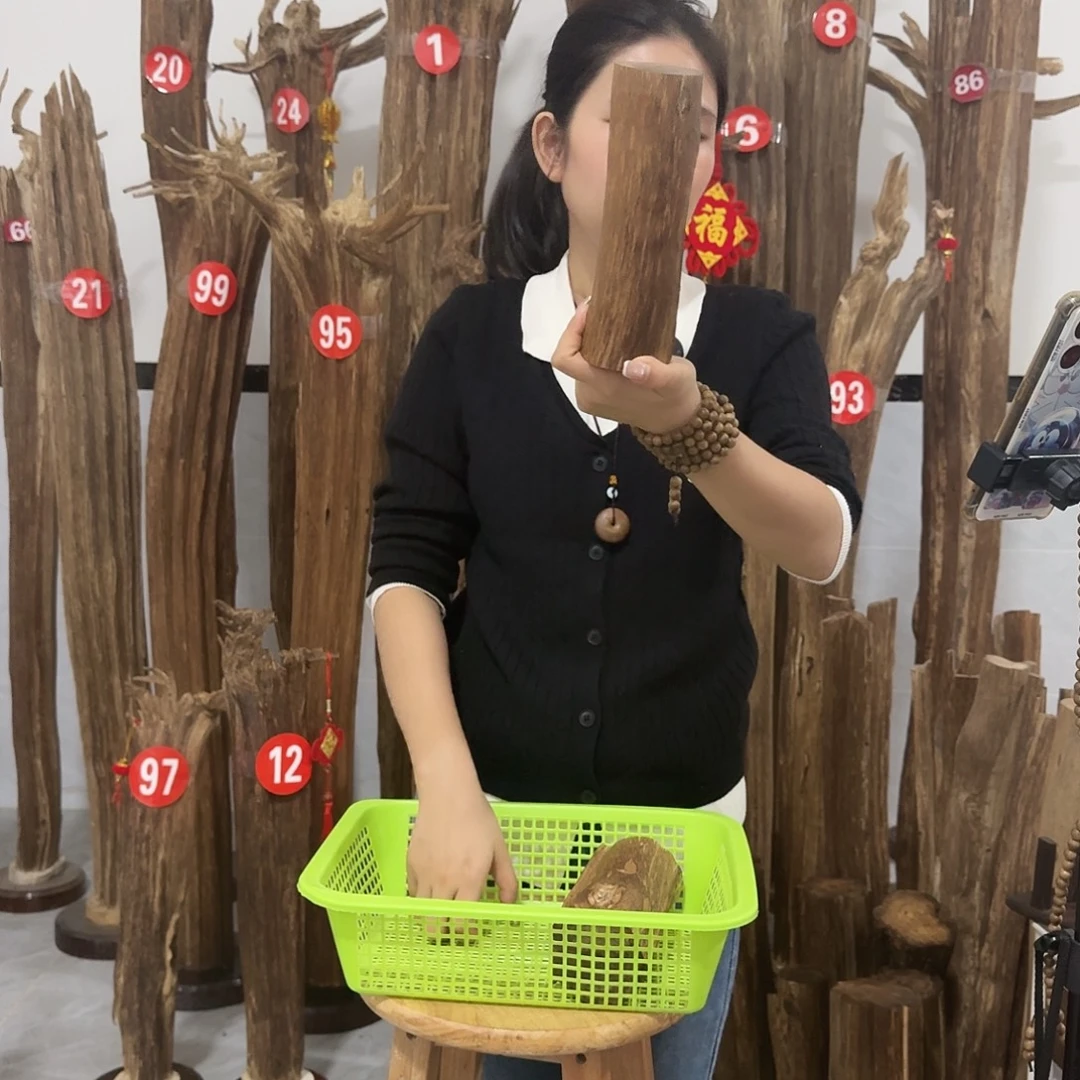 沉香碎屑沉香原材料