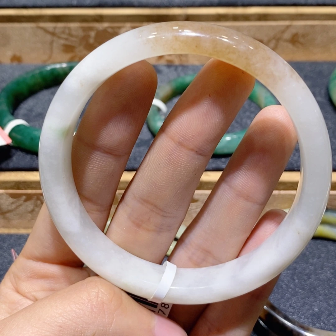 独山玉未镶嵌手镯