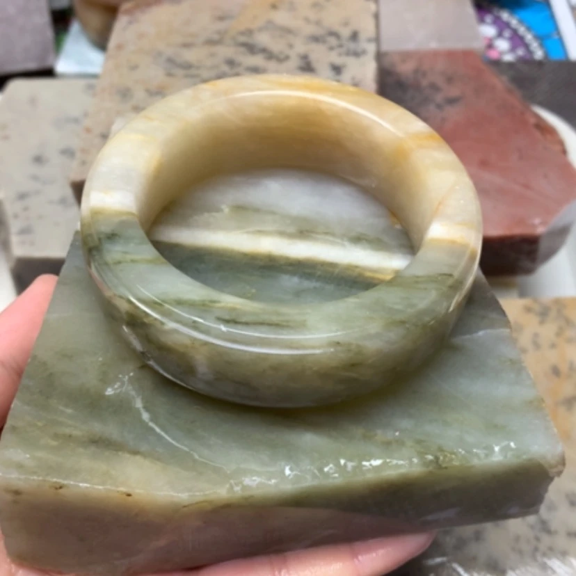 【闪购商品】未镶嵌手镯石英质玉半山水天山翠