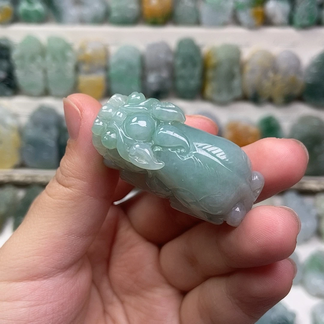 翡翠未镶嵌吊坠(赠链)