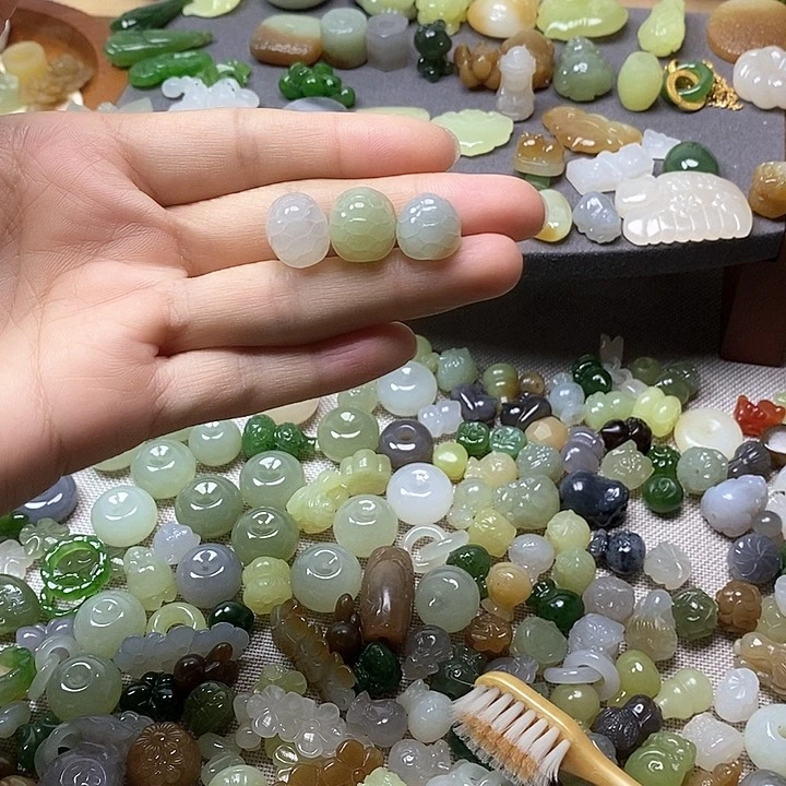 未镶嵌和田玉挂件富甲98一个多样性发其一