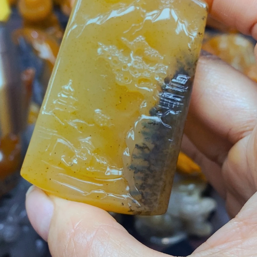 未镶嵌石英质玉（黄龙玉）颈饰
