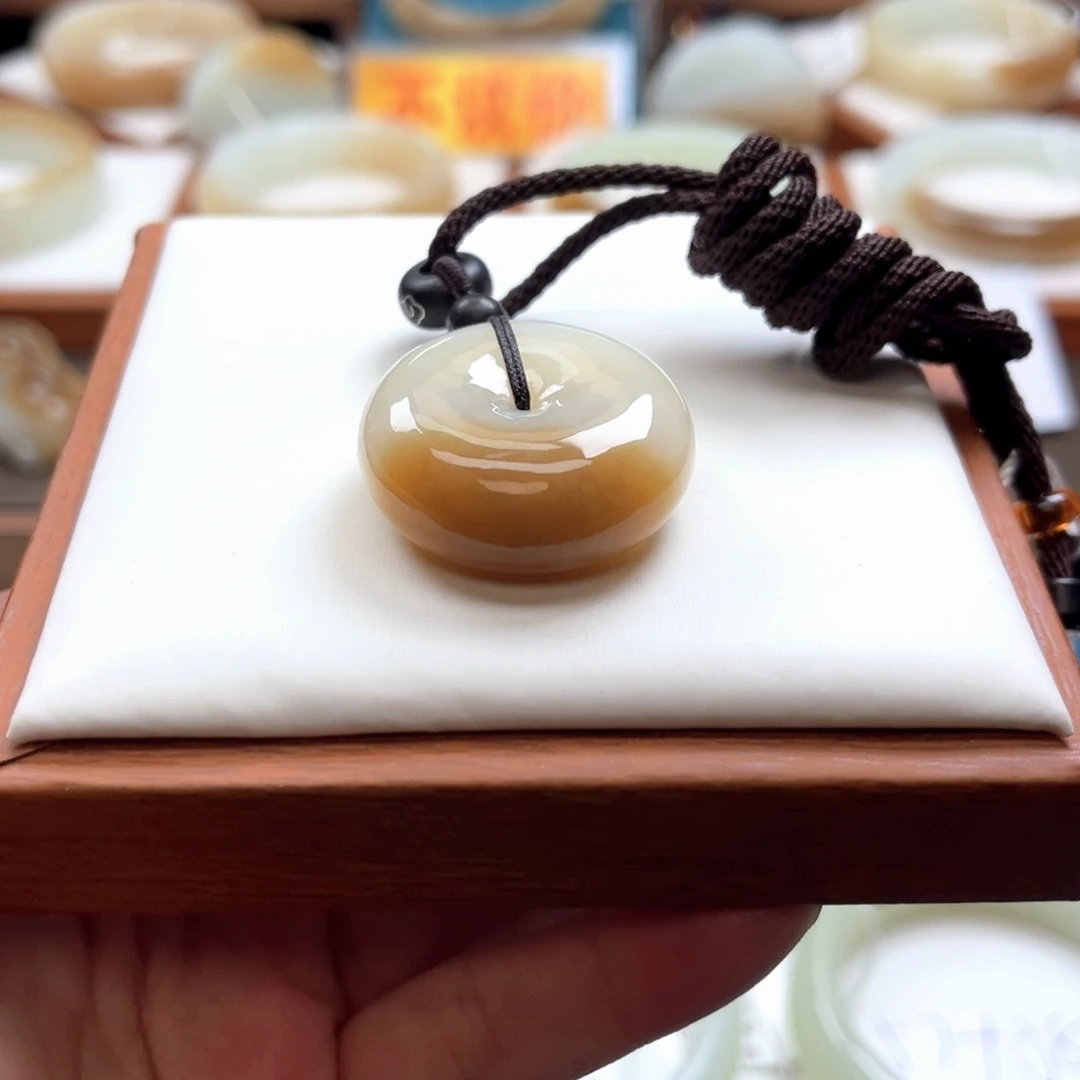 吊坠(赠链)未镶嵌和田玉