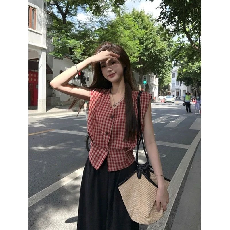 复古甜酷无袖上衣女夏季新款显瘦宽松小众设计感收腰格子背心衬衫
