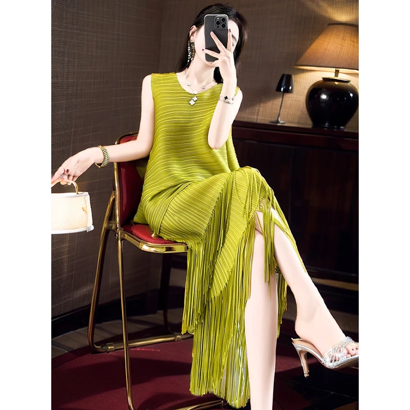 2025夏季新款小众设计时髦高级感绿色流苏条纹圆领无袖背心连衣裙