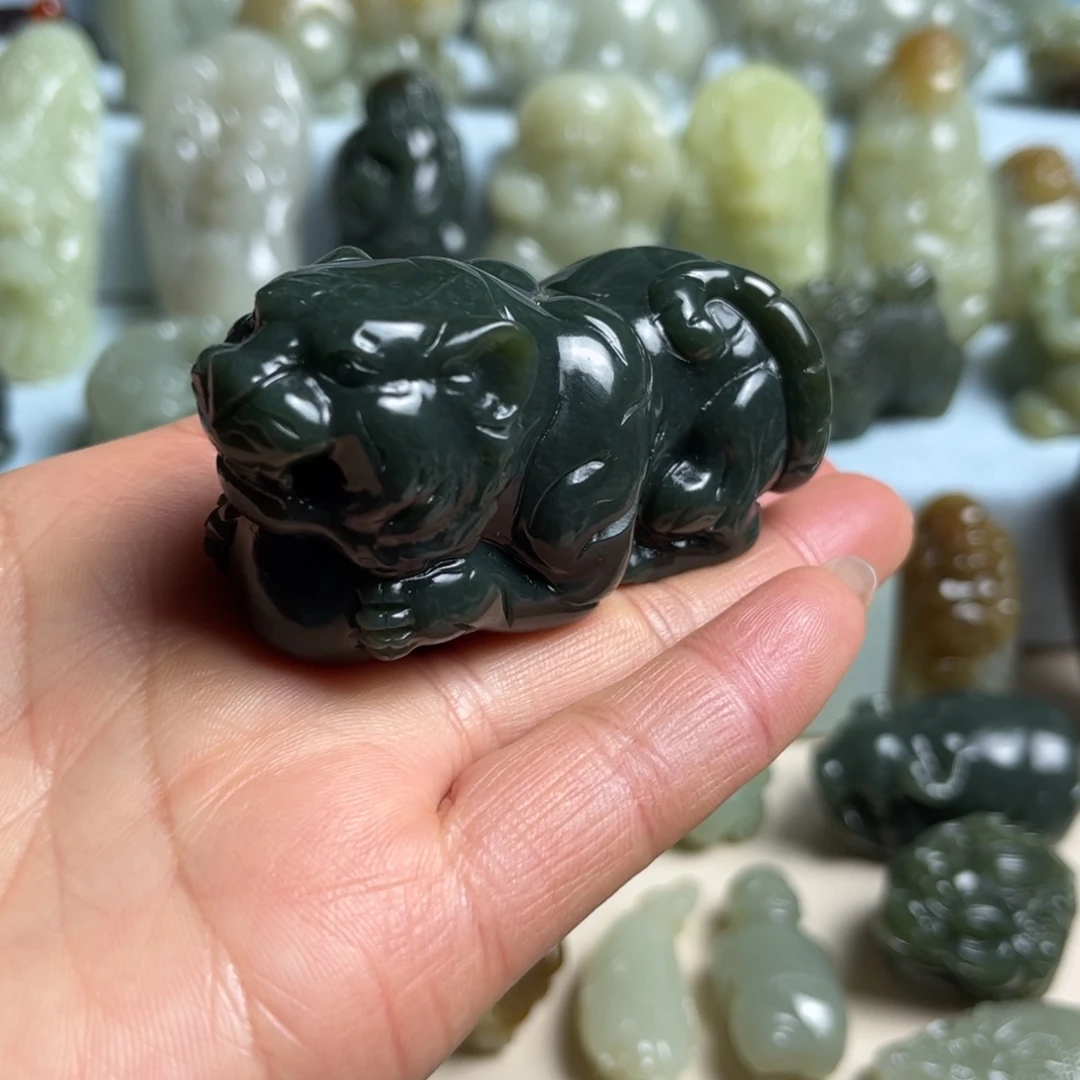 和田玉未镶嵌把件