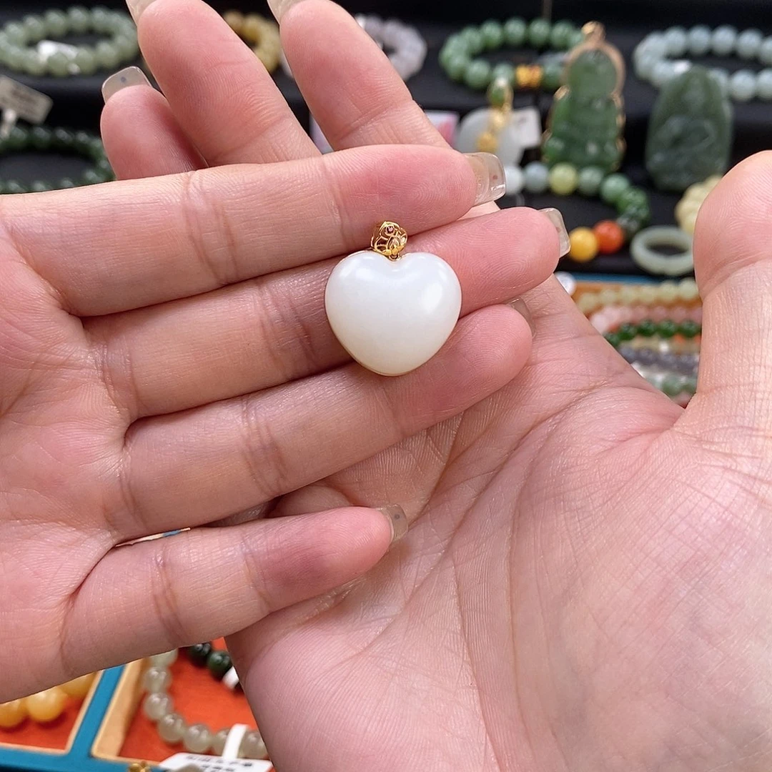 和田玉挂件18K金镶嵌云*白玉爱心
