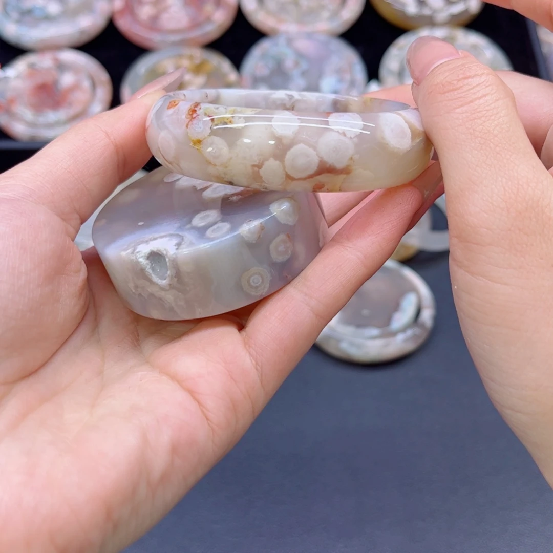 玛瑙/玉髓手镯未镶嵌56