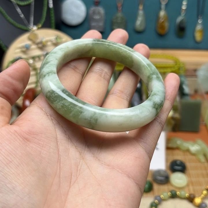 蛇纹石玉未镶嵌手镯