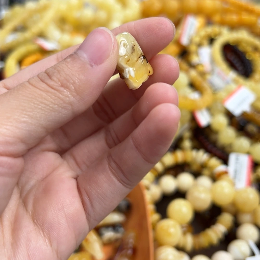 琥珀未镶嵌珠宝奇石