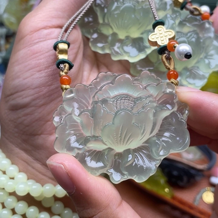 蛇纹石玉未镶嵌吊坠