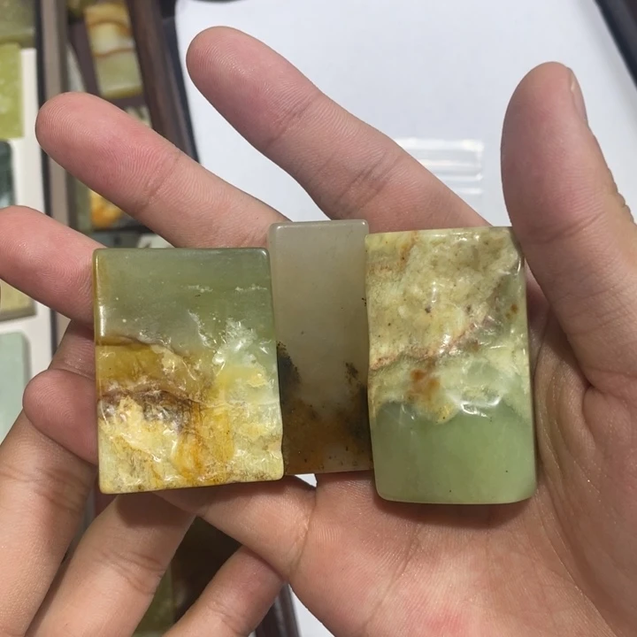 蛇纹石玉未镶嵌天然花玉平安无事牌