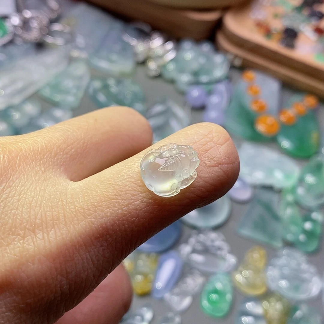 翡翠颈饰未镶嵌翡翠