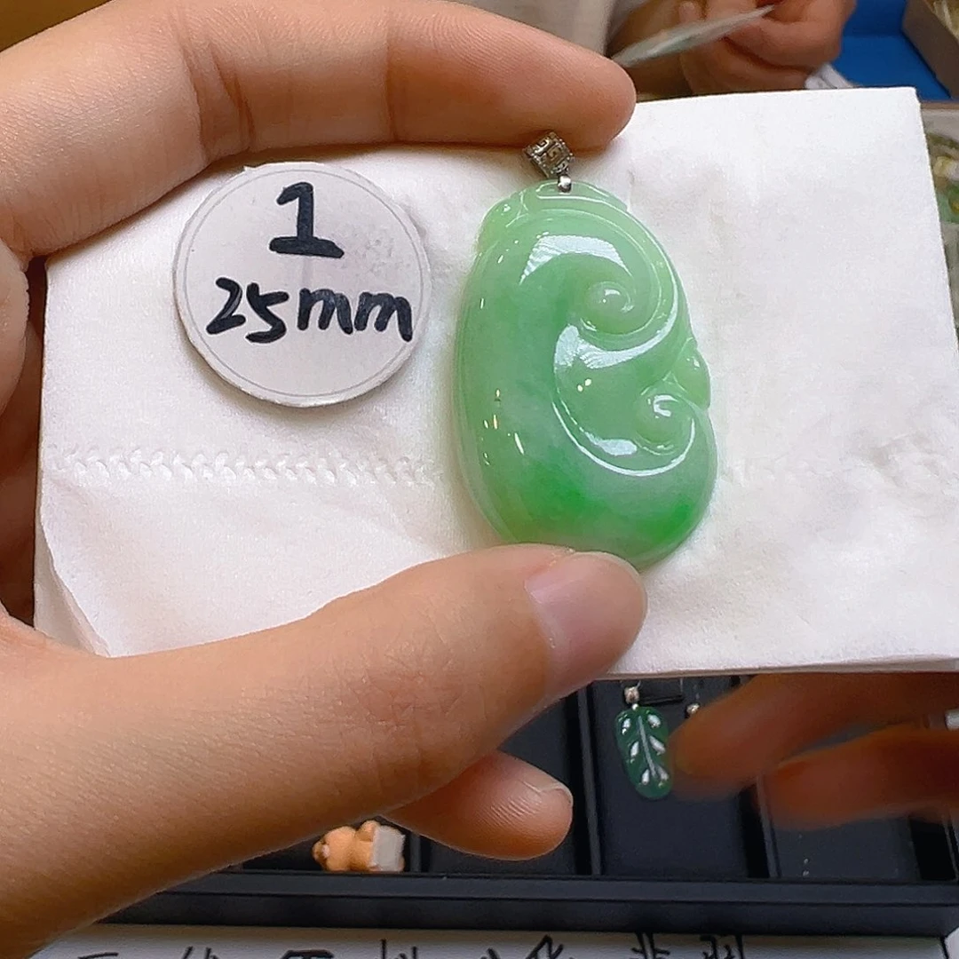 翡翠颈饰18K金镶嵌翡翠