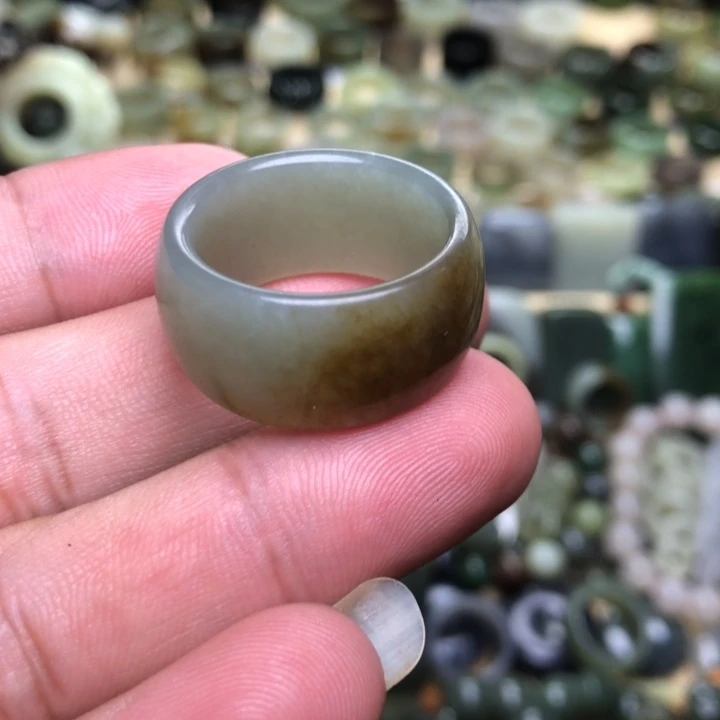 开***笑颈饰未镶嵌和田玉