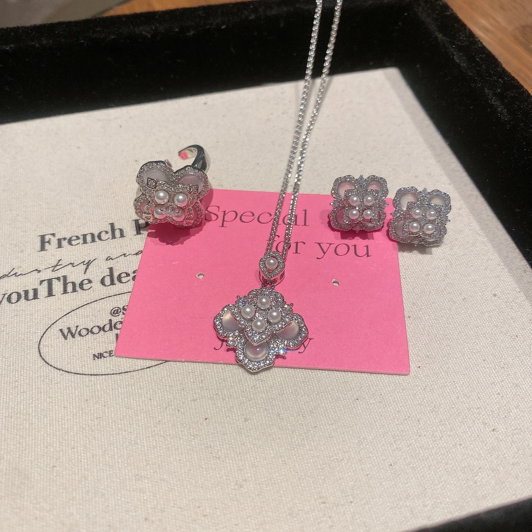 铜合金项链 轻奢四叶花满钻微镶锆石珍珠项链精致高级感轻奢