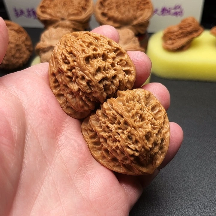 文玩核桃吊坠43三角疆