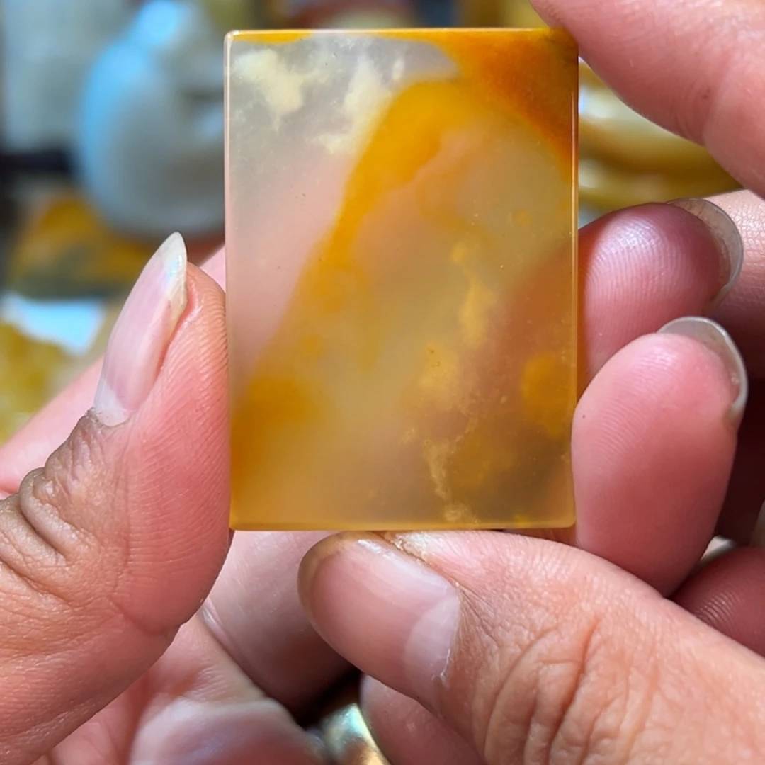 石英质玉（黄龙玉）合金颈饰