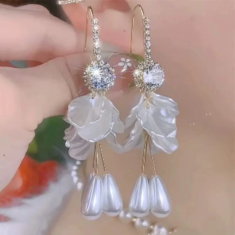 合金耳饰 超仙流苏设计花瓣长款耳环新款气质百搭独特设计时尚度