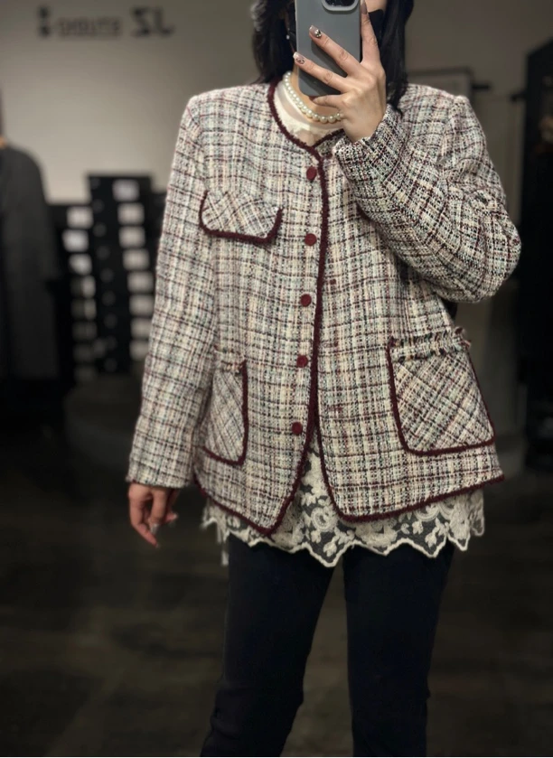 9768酒红边香风外套时尚百搭休闲大码胖妹妹气质时尚百搭秋冬外套