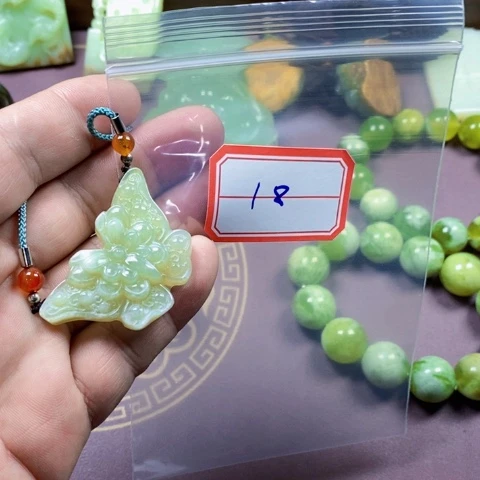 未镶嵌蛇纹石玉颈饰