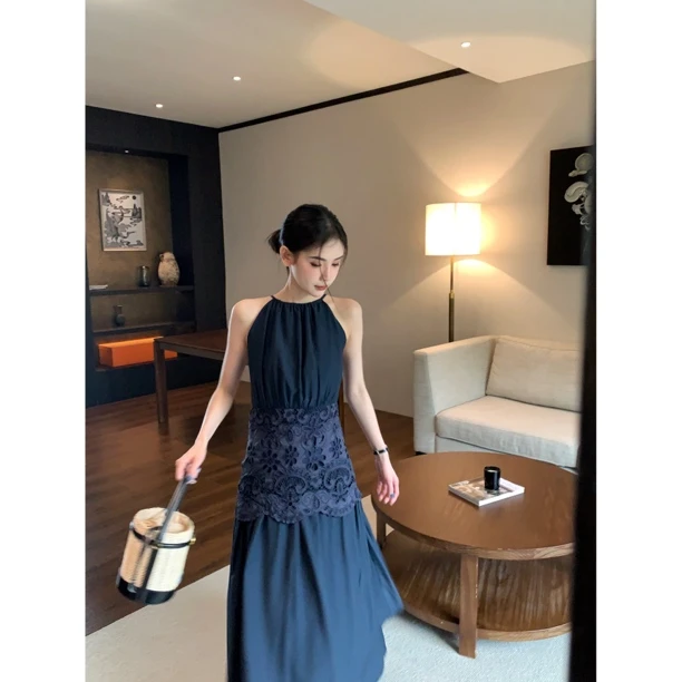 赵小小【浪漫延期】晚宴氛围感无袖挂脖海边度假风刺绣连衣裙26975