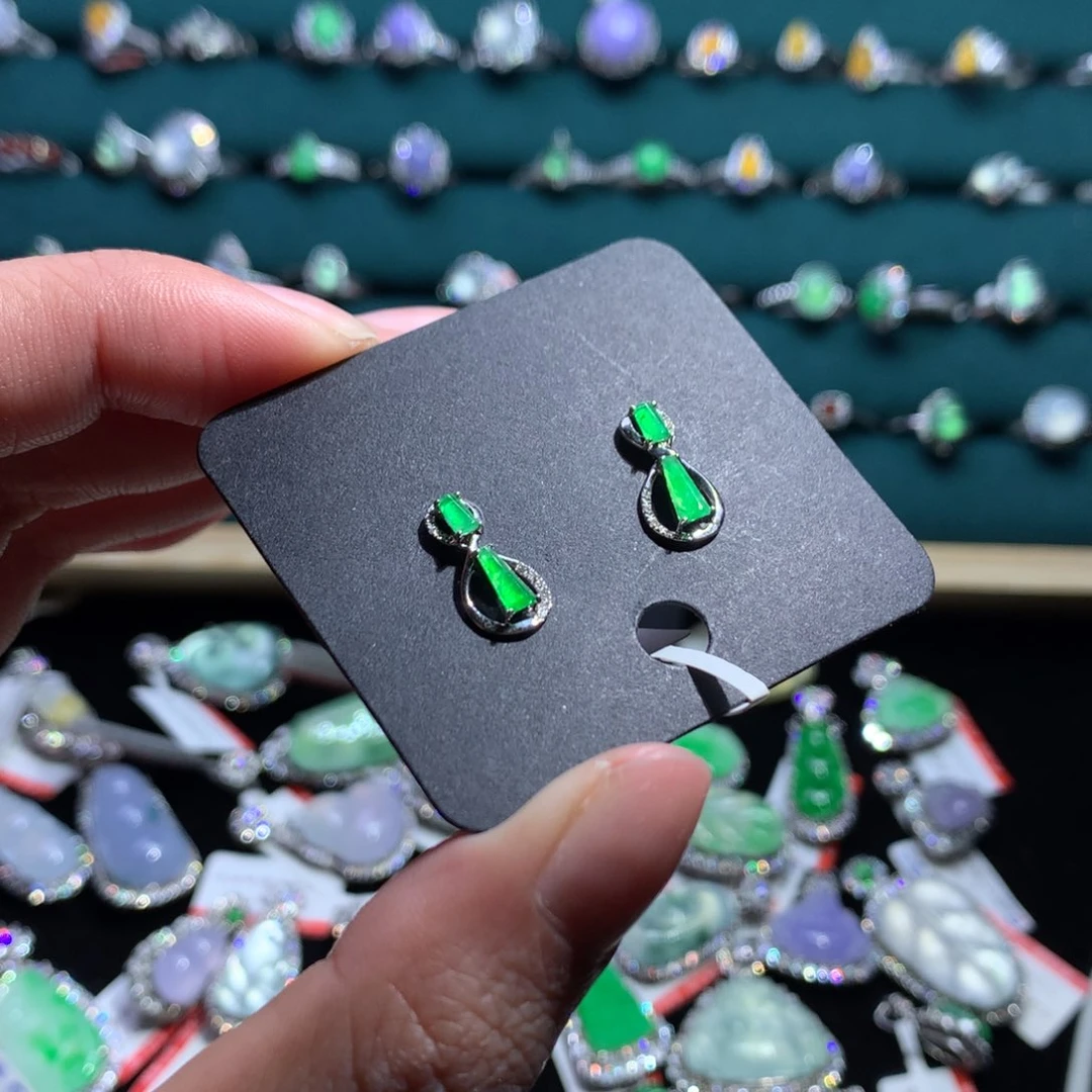 翡翠颈饰18K金镶嵌天然翡翠