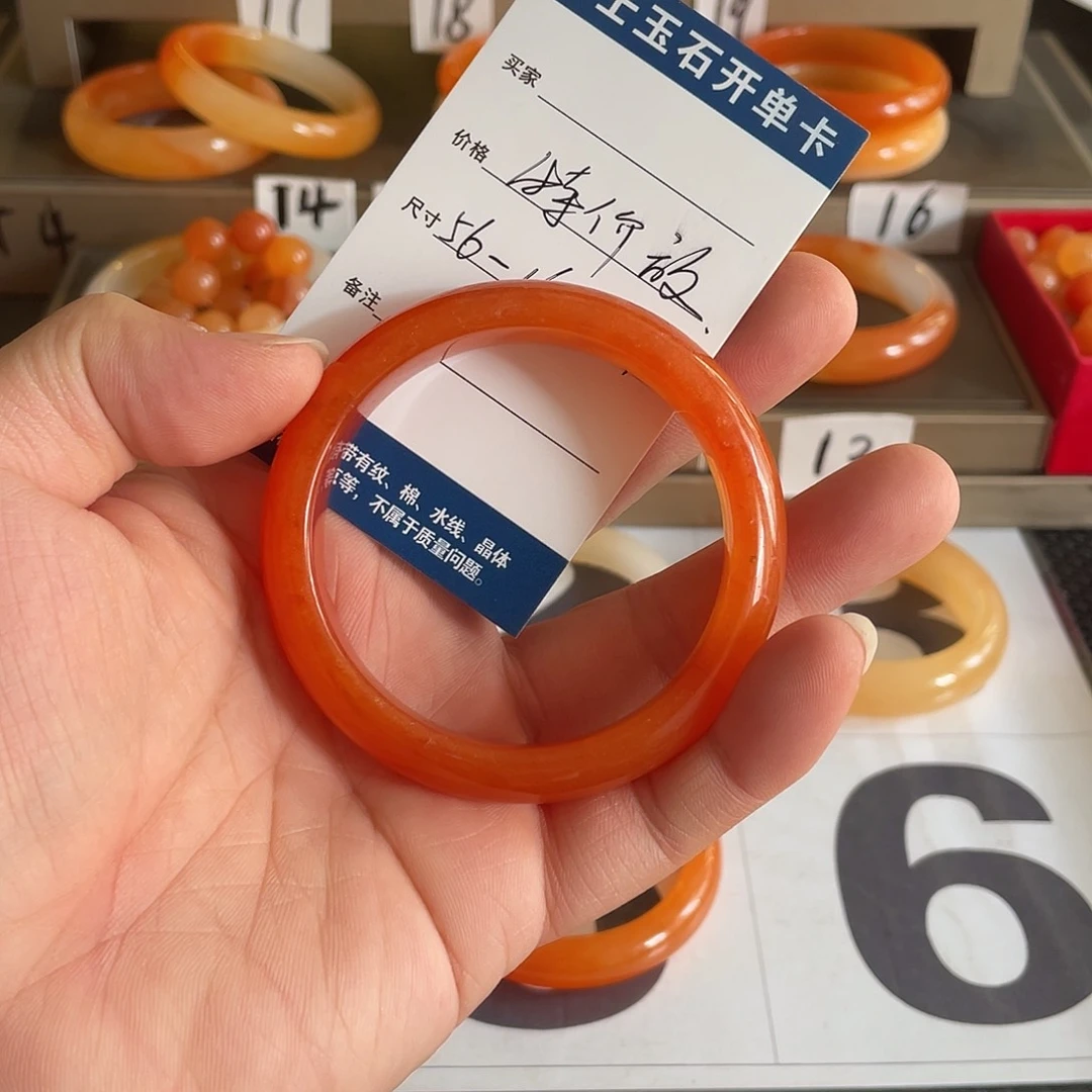 未镶嵌石英质玉（黄龙玉）手镯