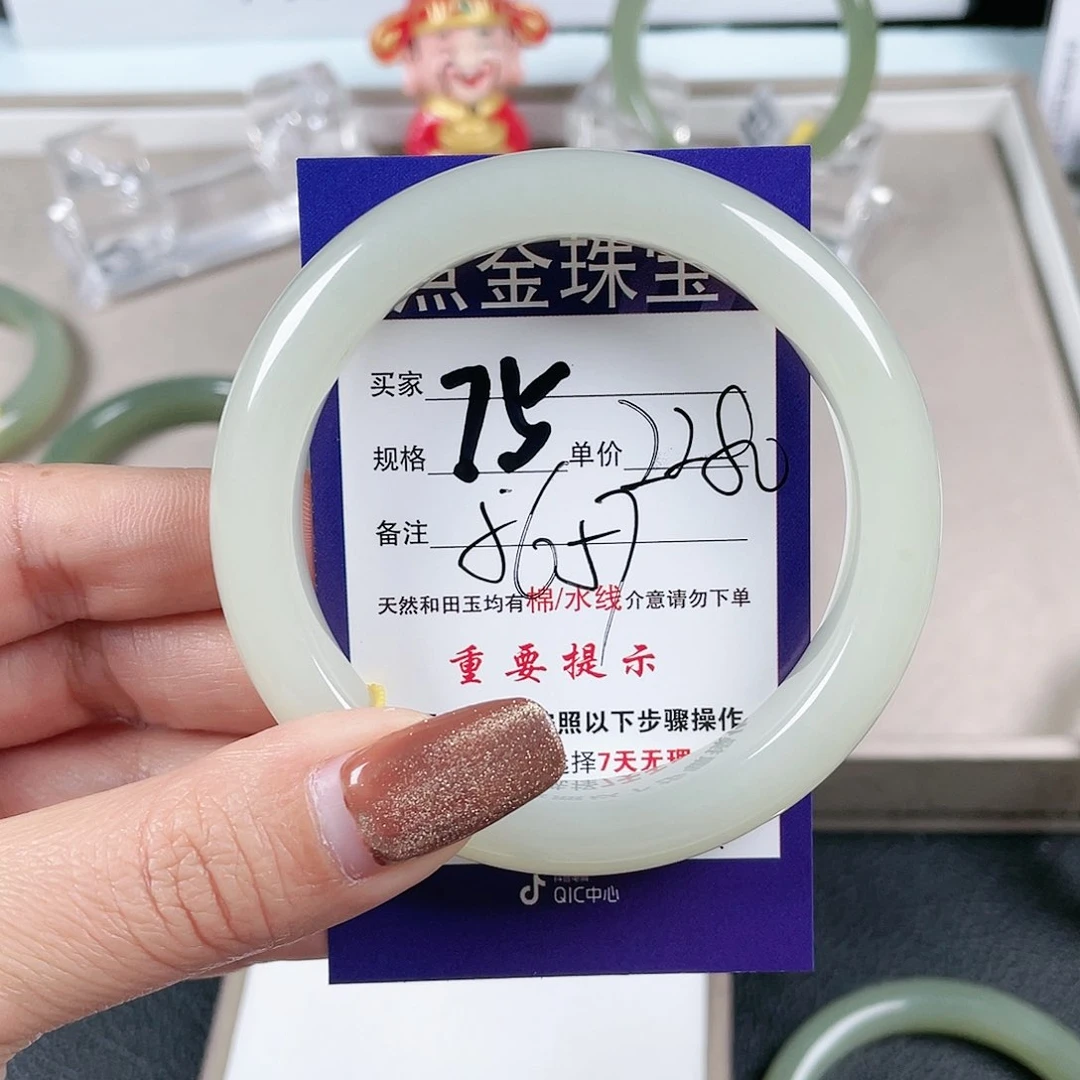 和田玉手镯未镶嵌