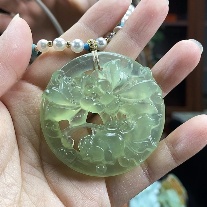 蛇纹石玉未镶嵌颈饰