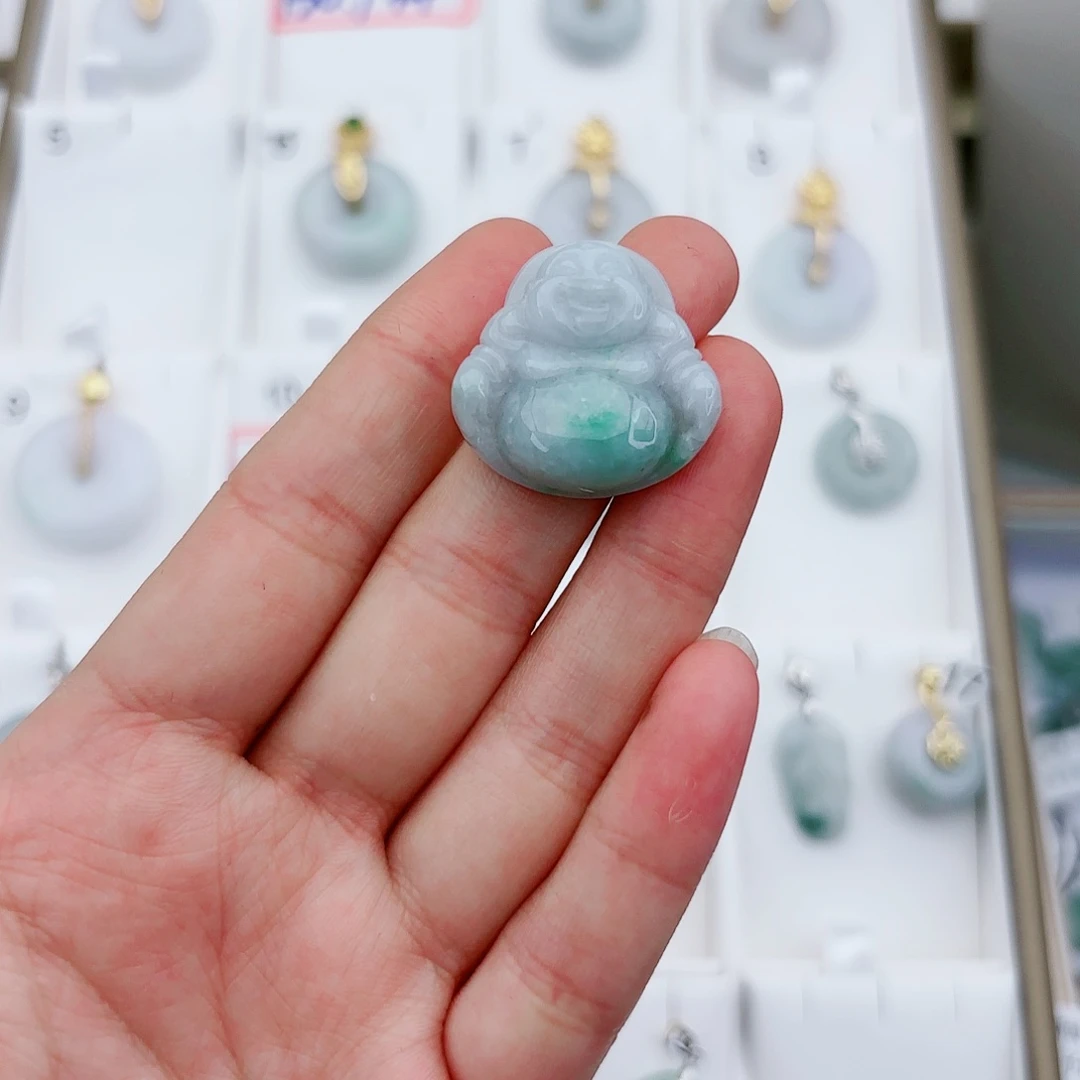 翡翠颈饰未镶嵌佛公