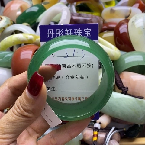 石英质玉手镯未镶嵌