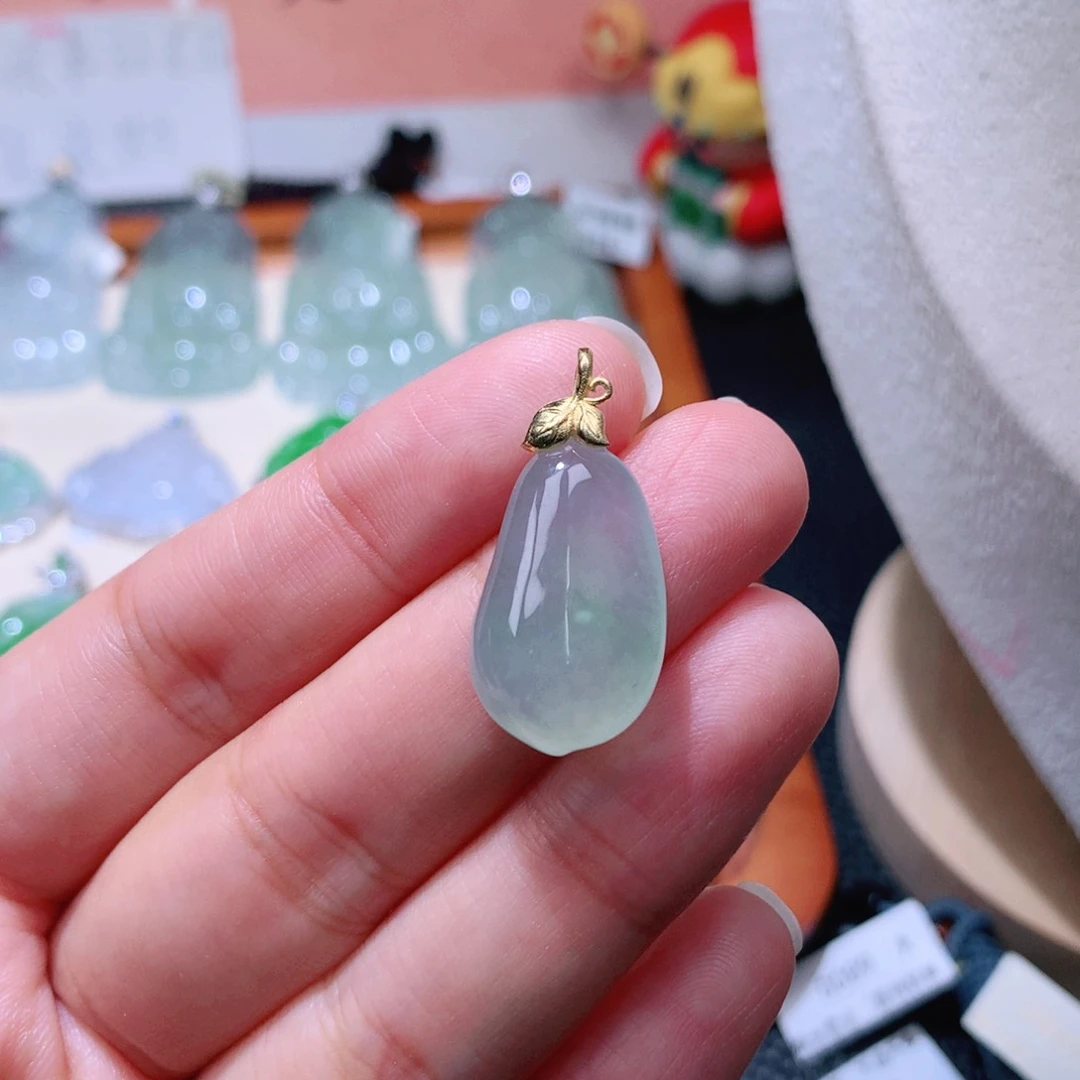 颈饰18K金镶嵌翡翠福瓜