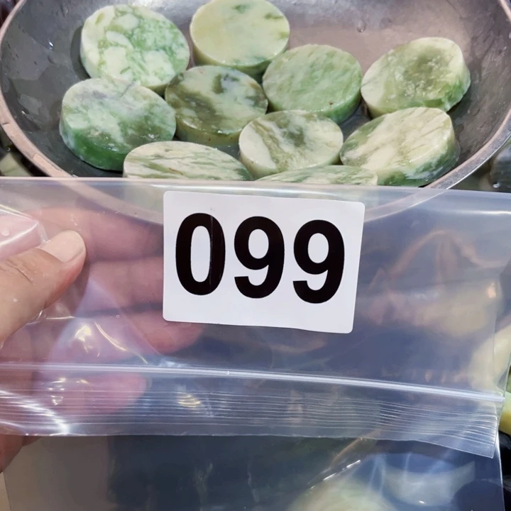 未镶嵌蛇纹石玉珠宝半成品