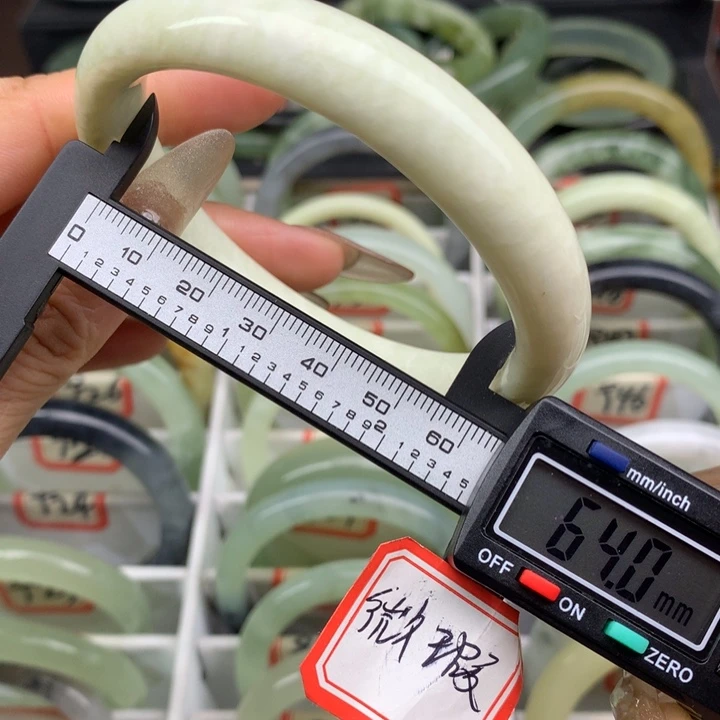 蛇纹石玉未镶嵌手镯928