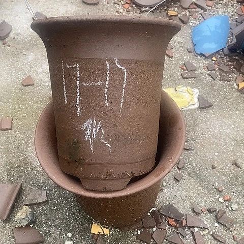 中国宜兴紫砂花盆，