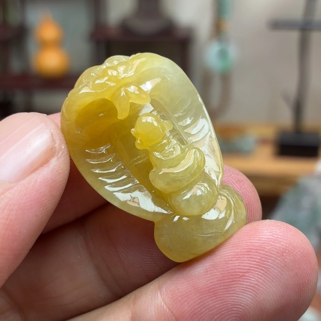 翡翠未镶嵌颈饰神龙护主