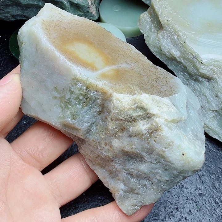 和田玉（糖玉）未镶嵌珠宝奇石