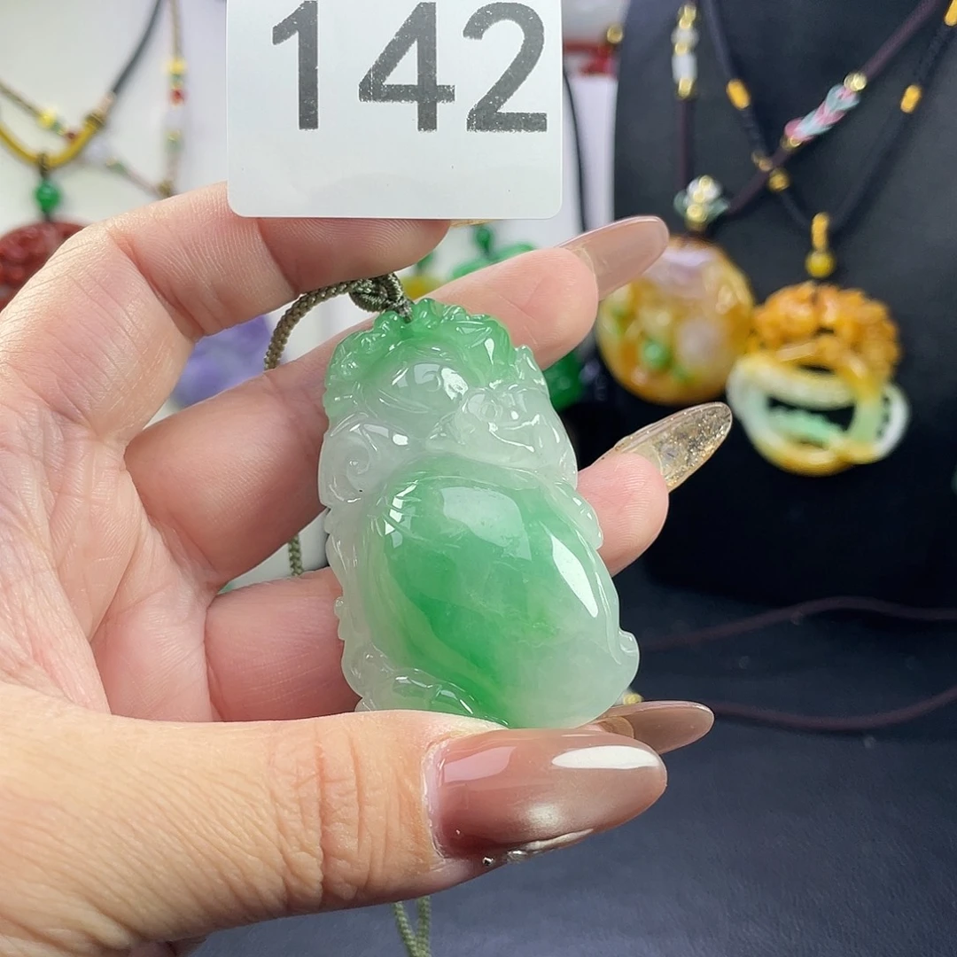 翡翠未镶嵌吊坠(赠链)